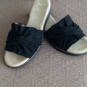 MADELINE Black Sandal 7M, NWT
